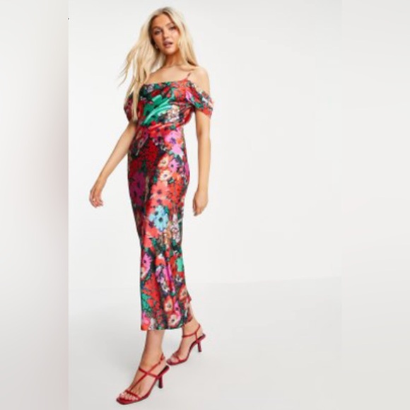 Hope & Ivy Dresses & Skirts - Hope & Ivy Cold Shoulder Satin Slip Floral Dress